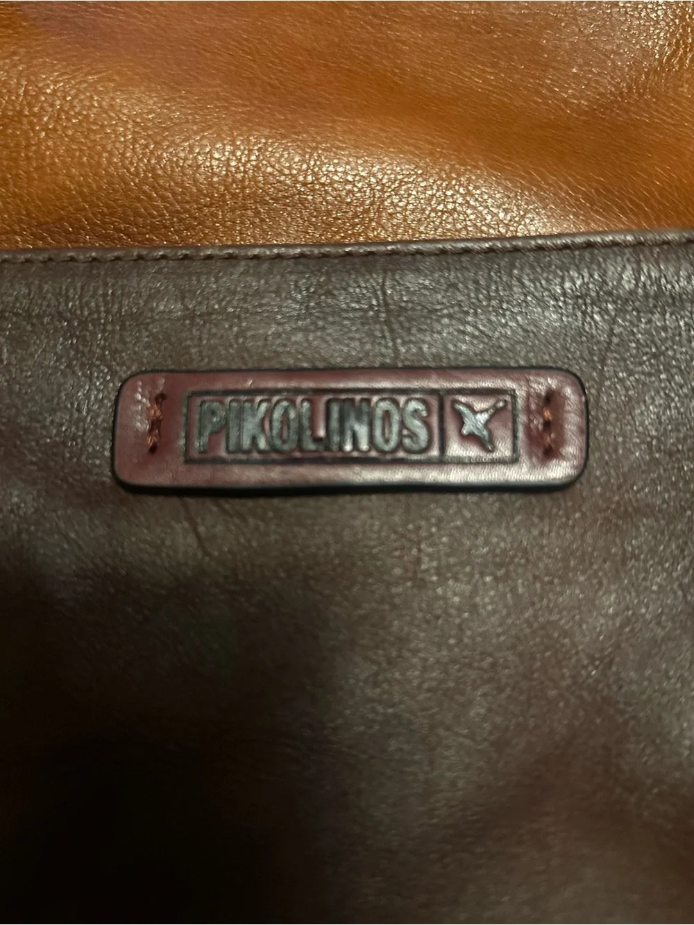 Pikolinos leather hobo handbag in a multi-tonal garnet and cuero brown color Bag